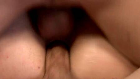 Три мужика жестко ебут во все щели девицу с бездонной глоткой