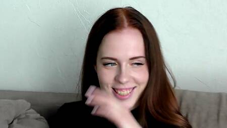 Русская молодуха строчит минет парню на глазах своей лучшей подруги