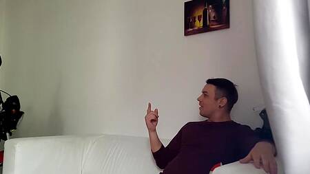 Загорелая шюха кайфует от двойного проникновения русских парней