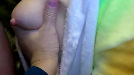 Молодые нимфы уговорили парня достать фаллос и горячо трахнуть