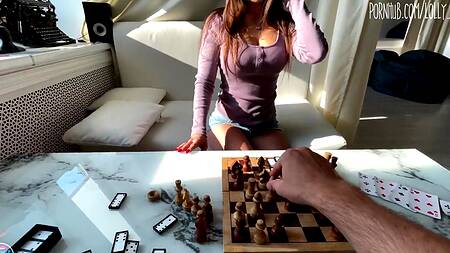 Улетное порно с Lolly Lips извивающейся на члене от первого лица