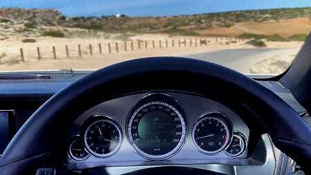 Рыжая попутчика отдалась в кабриолете хуястому водителю