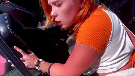 Рыжая попутчика отдалась в кабриолете хуястому водителю