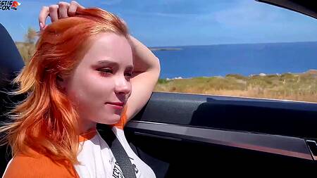 Рыжая попутчика отдалась в кабриолете хуястому водителю
