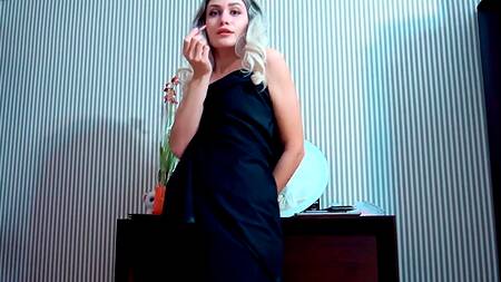 Сын пользуется телом мамы наслаждаясь мокрой пиздой из которой он вылез