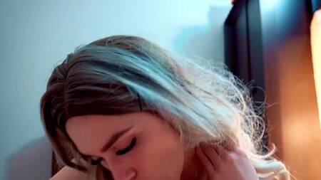 Сын пользуется телом мамы наслаждаясь мокрой пиздой из которой он вылез