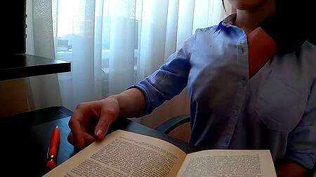 Краля с огромными дойками совсем не против попрыгать на толстом фаллосе