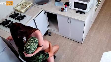 Сексапильная хозяйка изменяет мужу с хуястым сантехником