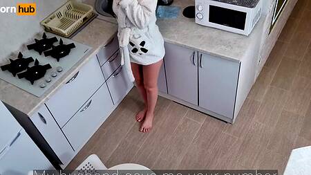 Сексапильная хозяйка изменяет мужу с хуястым сантехником