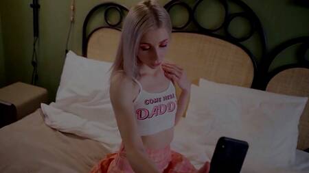 Худенькие лесбиянка доминирует в сексе над молоденькой блондинкой