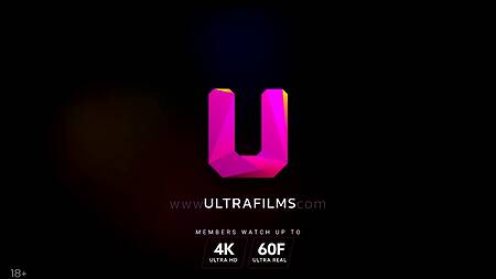 Брюнетка доминирует в лесбийском сексе над очень красивыми подружками