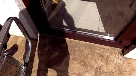 Русская рыжая бестия совратила мастера на все руки