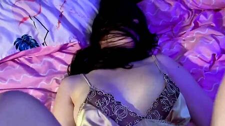 Прокрался в спальню и трахнул спящую сестричку от первого лица