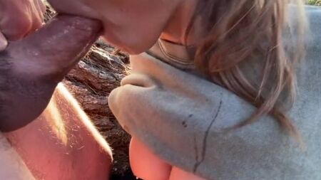 Любительское порно на природе от первого лица с обворожительной красоткой