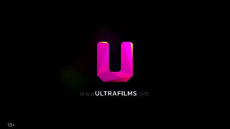 Стройная малыха трется сиськами и дрочит ножками огромный мясистый фаллос