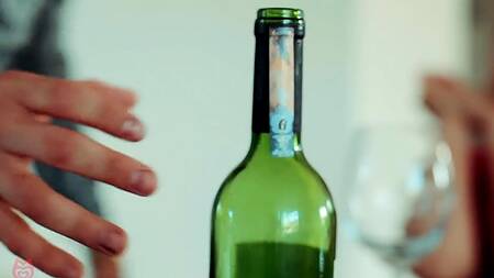 Муж за порог, а сучка сразу на хуй неугомонного друга семьи