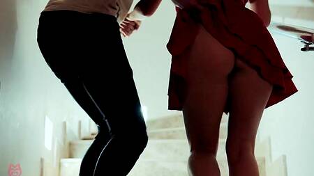 Муж за порог, а сучка сразу на хуй неугомонного друга семьи