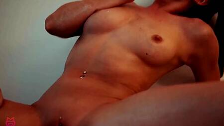 Муж за порог, а сучка сразу на хуй неугомонного друга семьи