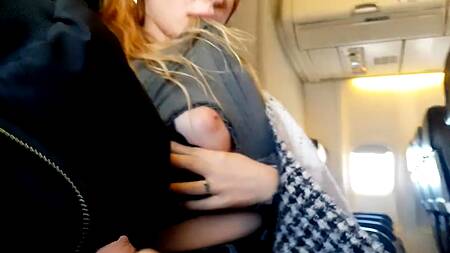 Любительский оральный секс в самолёте с прекрасной русской малыхой