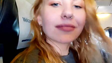 Любительский оральный секс в самолёте с прекрасной русской малыхой