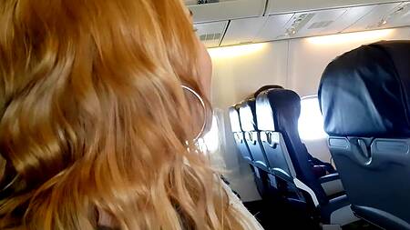 Любительский оральный секс в самолёте с прекрасной русской малыхой