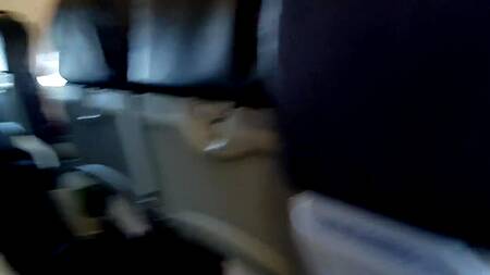 Любительский оральный секс в самолёте с прекрасной русской малыхой