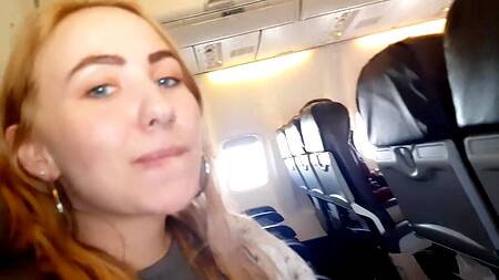 Любительский оральный секс в самолёте с прекрасной русской малыхой