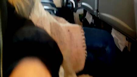 Любительский оральный секс в самолёте с прекрасной русской малыхой