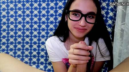 Отымел очкастую брюнетку с маленькими сиськами