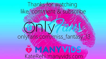 Грудастая пышка мастурбирует киску на тот как парень ебет ее подругу