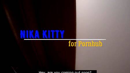 Кончил в глотку отсасывающей сучке в сексуальном белье