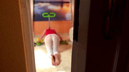 Порвал на стройной милфе колготки и жестко трахнул в разных позах