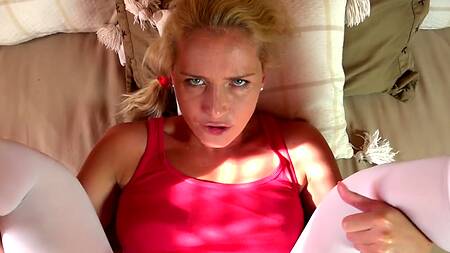 Порвал на стройной милфе колготки и жестко трахнул в разных позах