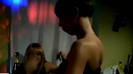 Шумная порно вечеринка с русскими телками дающими во все дыры