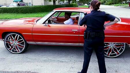 Если не хочешь в тюрьму сделай копам приятно большим членом