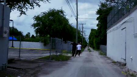 Если не хочешь в тюрьму сделай копам приятно большим членом