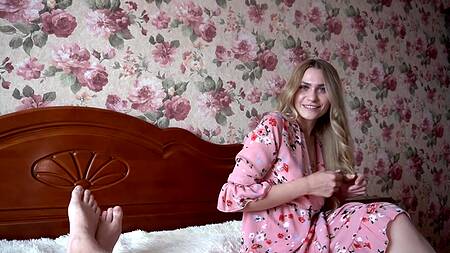 Набросилась губками на пенис и показала от первого лица улетный минет