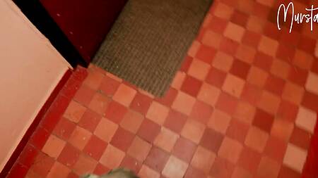 Отчим оприходовал непутевую дочурку которая не прибралась в комнате