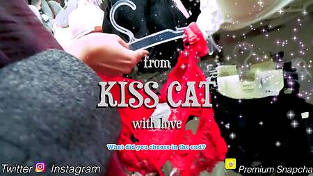 Гуляя по магазинам решили заняться анальным сексом в примерочной