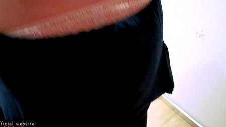 Гуляя по магазинам решили заняться анальным сексом в примерочной