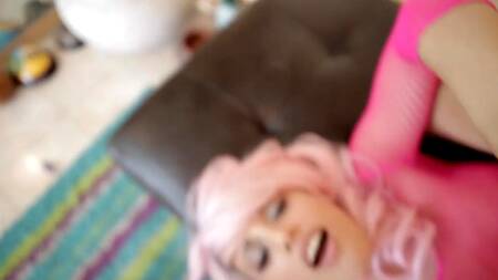 Сексапильная девушка обожает когда бойфренд кончает ей на ножки