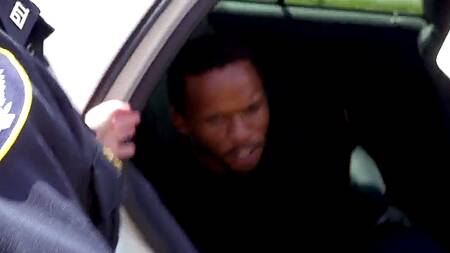 Девушки копы повалили на асфальт негра и воспользовались его мощным членом