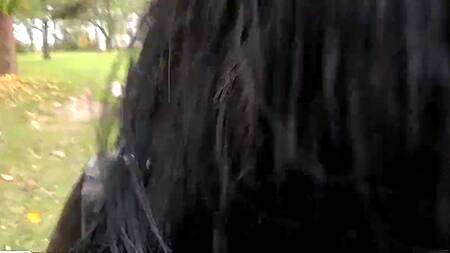 Турист запикапил брюнетку и отодрал на камеру в ближайшем парке