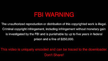 Рыжая деваха ублажила своим ротиком члены торчащие из стен