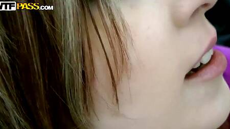 Познакомился с девушкой на остановке и неподалеку трахнул ее