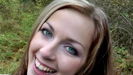 Познакомился с девушкой на остановке и неподалеку трахнул ее