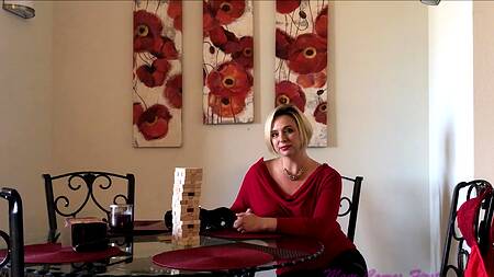 Зрелой блонде нравится скакать сверху на члене бородатого кобеля