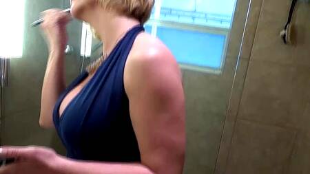 Горячий самец обожает снимать домашнее порно с пышногрудой блондой