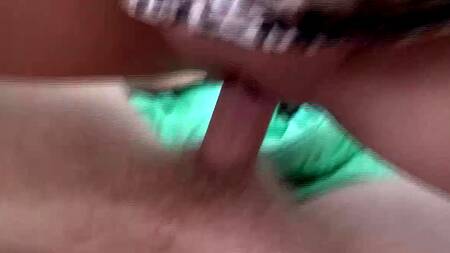 Мастурбирующая зрелая барышня попросила мужика войти в нее членом