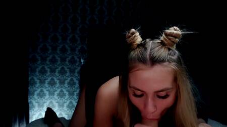 Улетный оральный секс с мастерски отсасывающей русской красоткой